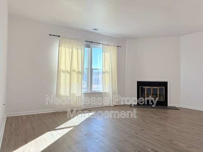 Photo - 400 Franklin St