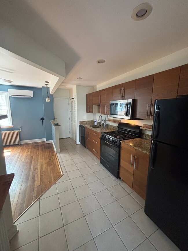 Photo - 1917 D St NE