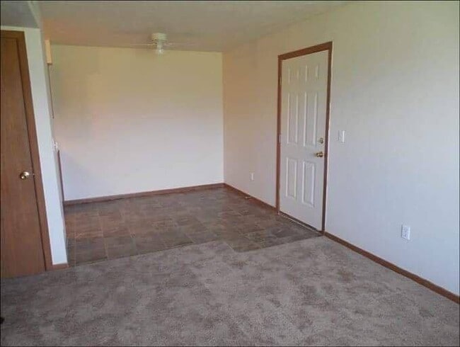 Building Photo - 1912 S 15th St Unit 23