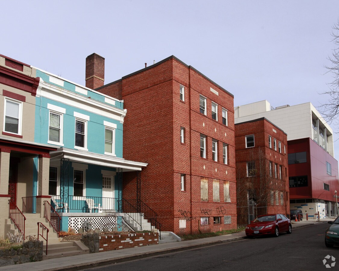 Photo - 809-811 Otis Pl NW