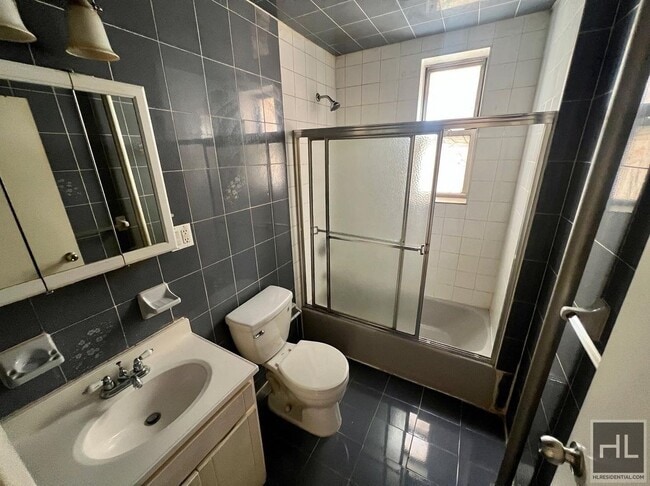 Photo - 62 STREET Unit 1R