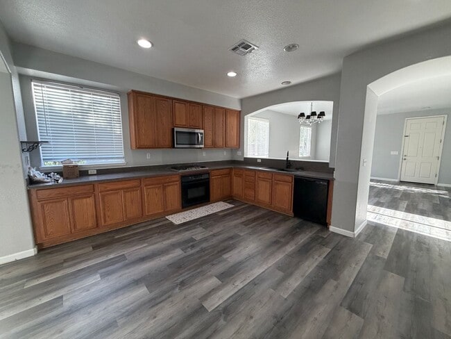 Photo - 3 bed/2 ba house - Yuba City