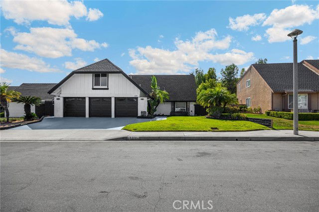 Building Photo - 6191 Jacaranda Ln