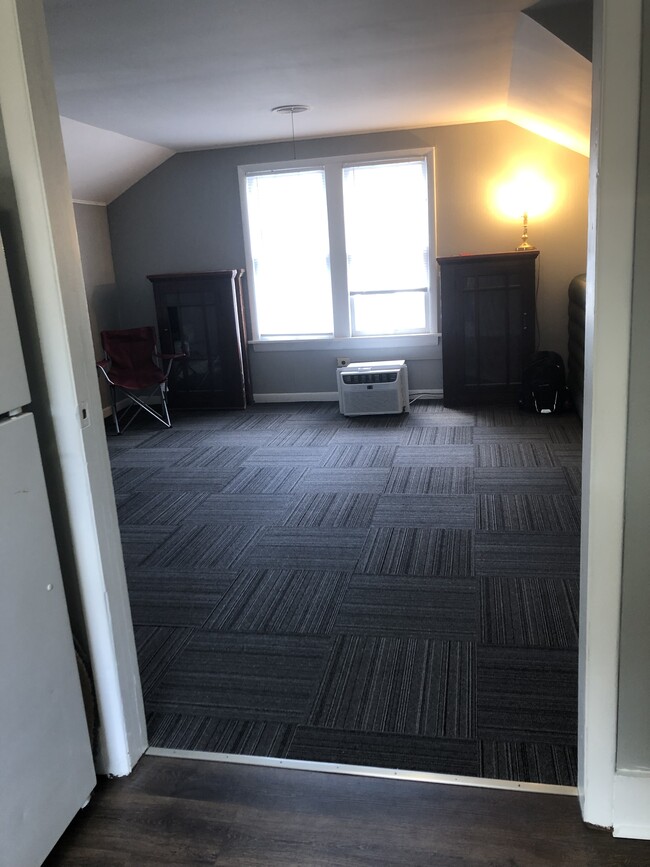 Living room - 1012 W Armstrong Ave Unit 1012-1