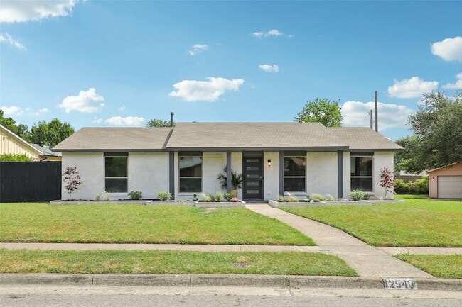 Photo - 12540 High Meadow Dr House