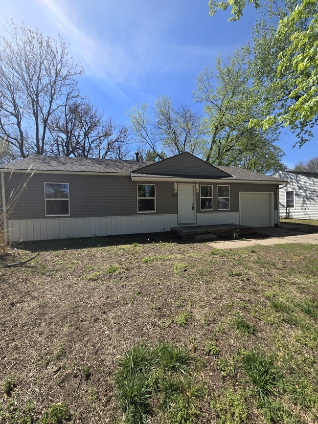 Photo - 1121 Luther E