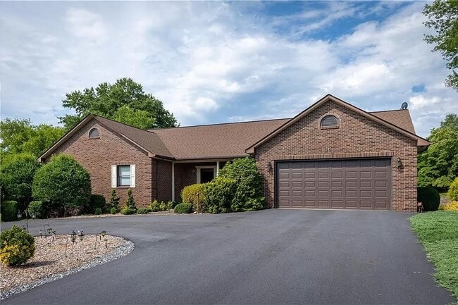 Building Photo - 104 Woodsway Ct