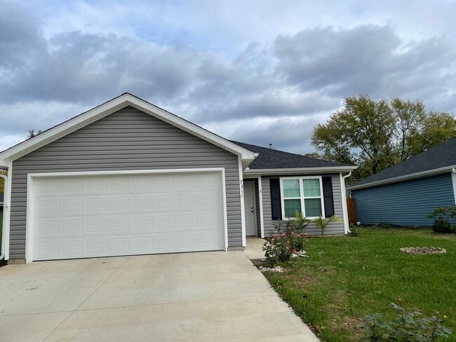 Building Photo - COMING SOON: 3BR/2BA Home in Nice Neighborhood in Webb City, MO.