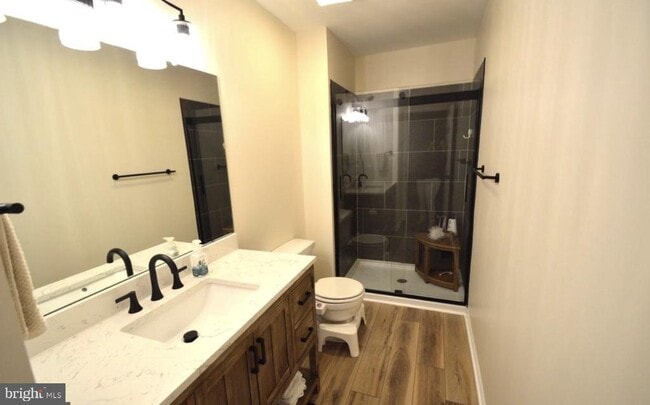 Photo - 138 Creekside Ct