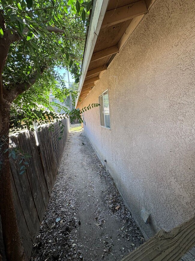 1747 W Connelly Ave