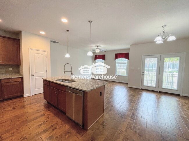 Photo - 1128 Winsford Ln