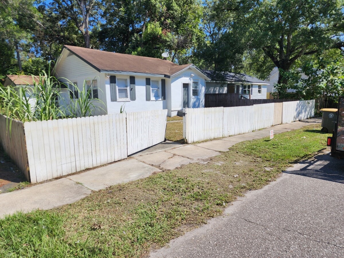 Photo - 3057 Columbus Ave