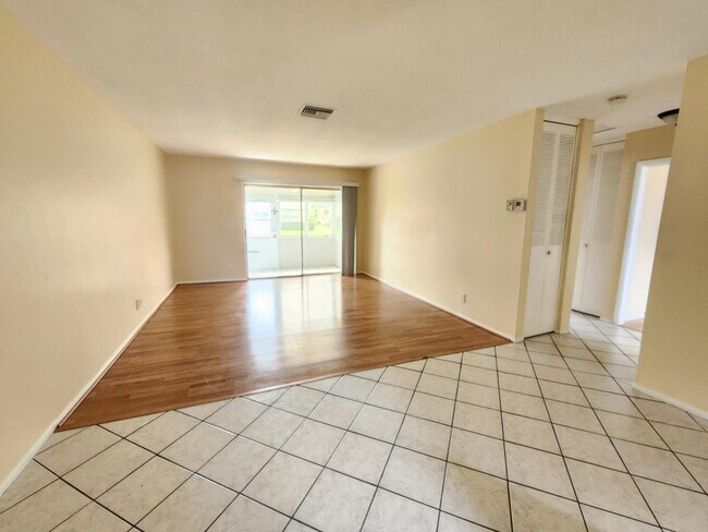 Photo - 2711 Barkley Dr W Unidad 1