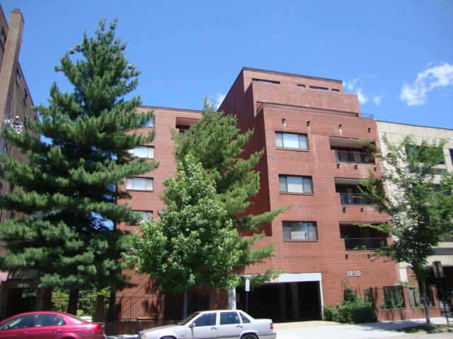Building Photo - 1850 Beacon St Unit 203