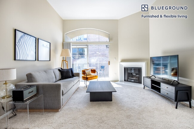 Building Photo - 2245 S Beverly Glen Blvd Rental