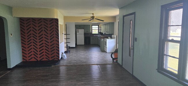 Photo - 2061 Hunter Trail