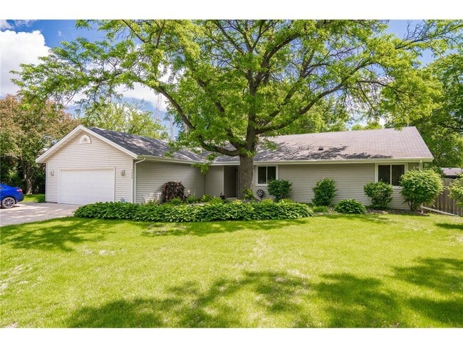 Photo - 3620 Saratoga Ln N