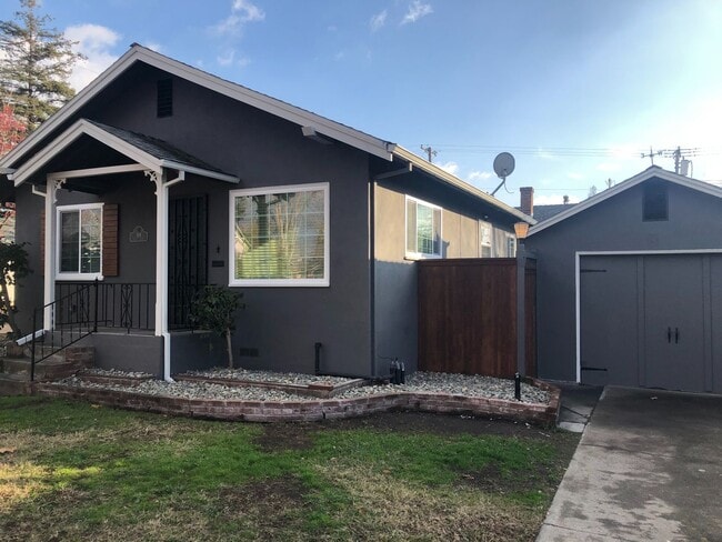 Photo - Newly Updated 2 Bedroom Unit in the heart of Roseville!