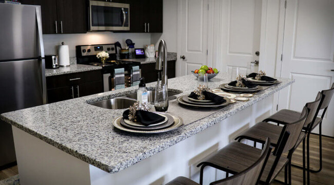 4BR, 4BA - Lakeside Commons Rental