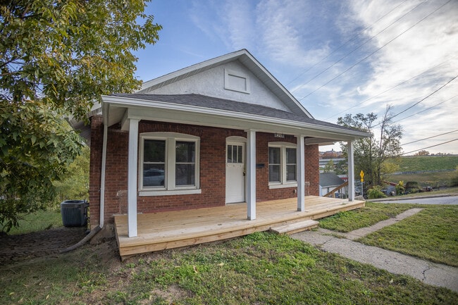 Photo - 421 Marshall St