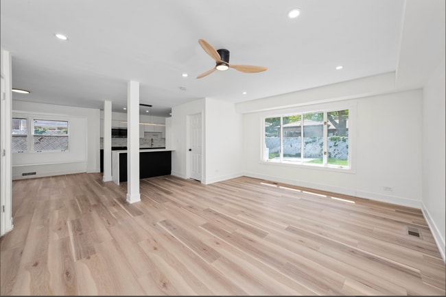 Photo - 16030 University Ave