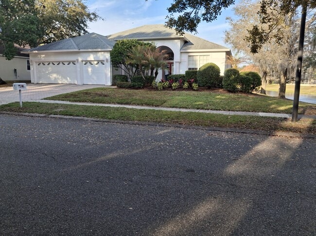 Building Photo - 10385 Emerald Woods Ave