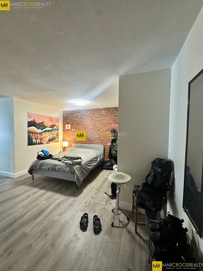 Photo - 1088 Boylston St