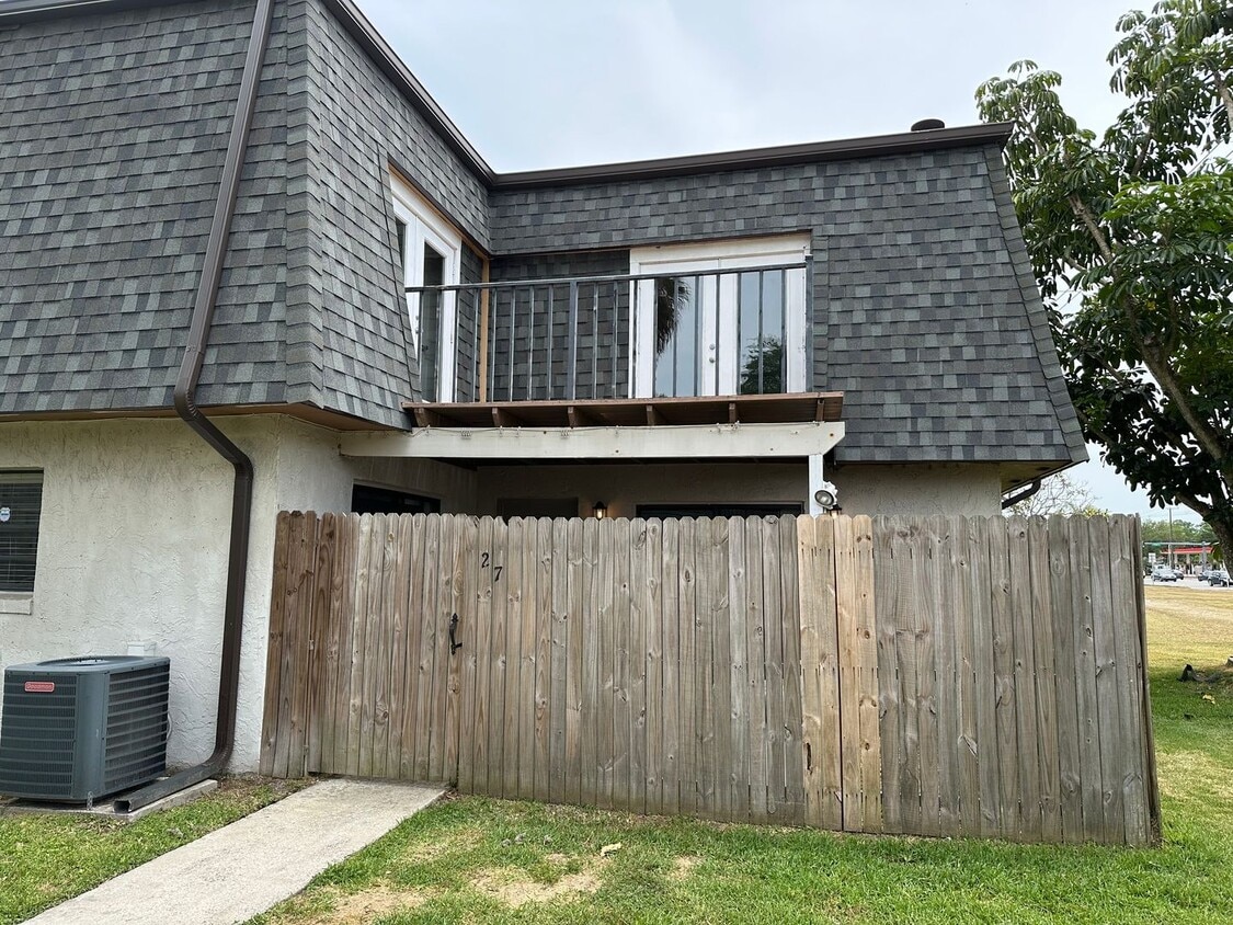 Photo - 27 Springwood Square