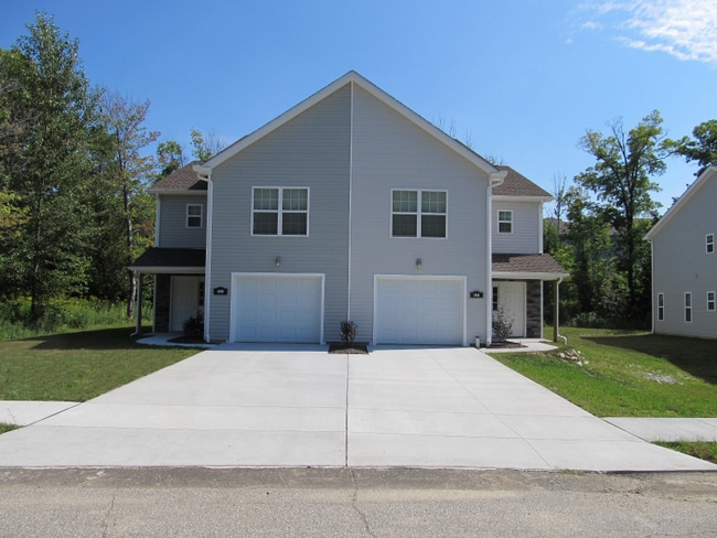 Building Photo - 4927 Grouse Holw Dr Rental