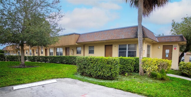 Building Photo - 416 Lakeside Dr