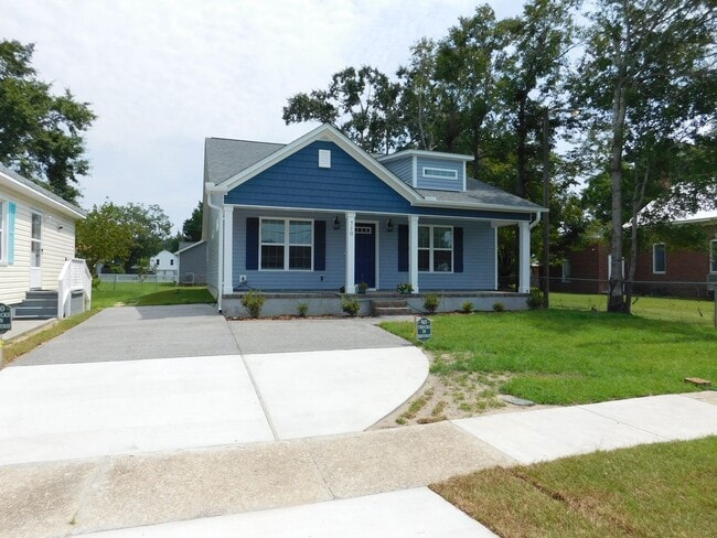 Building Photo - 710 B St