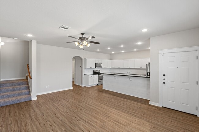 Photo - 415 Goldilocks Ln