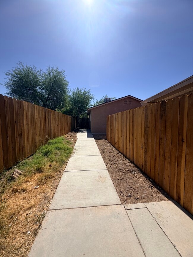 774 M Acuna Ave