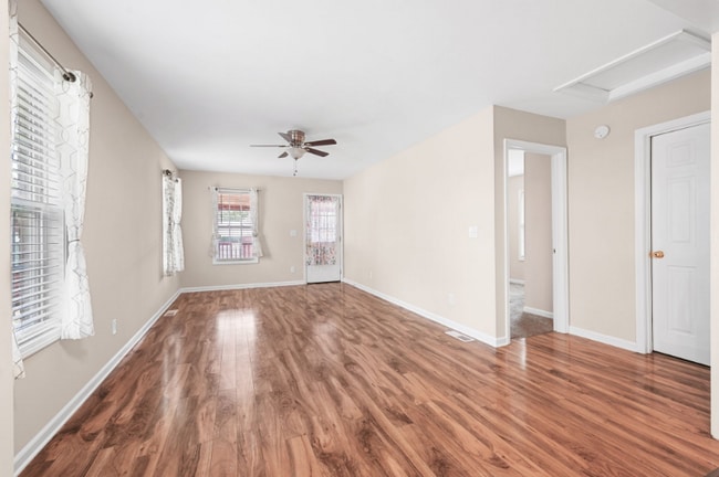 Photo - 1108 Waverunner Ct E