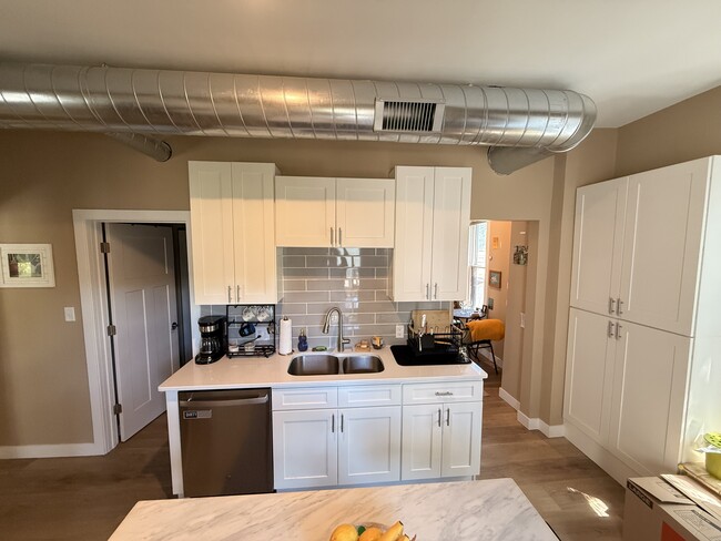 Kitchen - 1327 Jefferson St NE Unit 2