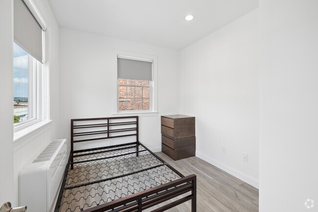 2BR, 1BA - 900SF - Bedroom
