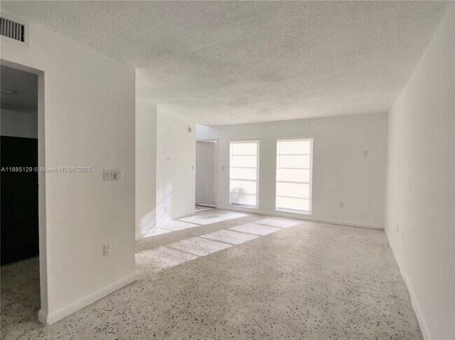Photo - 921 SW 7th St Unidad 5