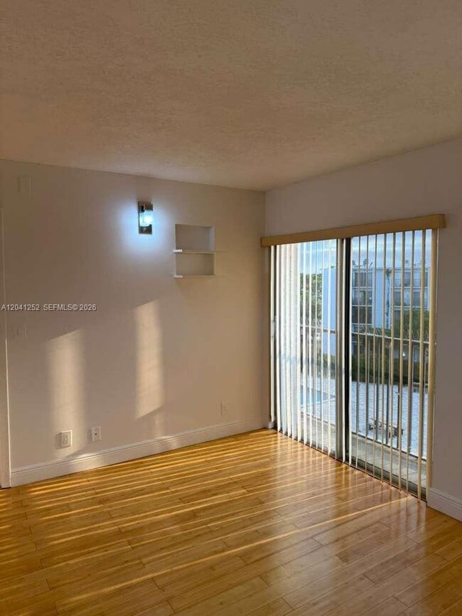 Photo - 8610 N Sherman Cir Unidad 508