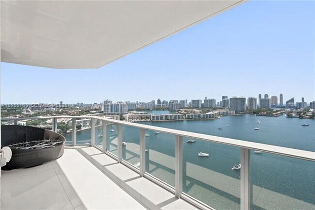 Photo - 17301 Biscayne Blvd