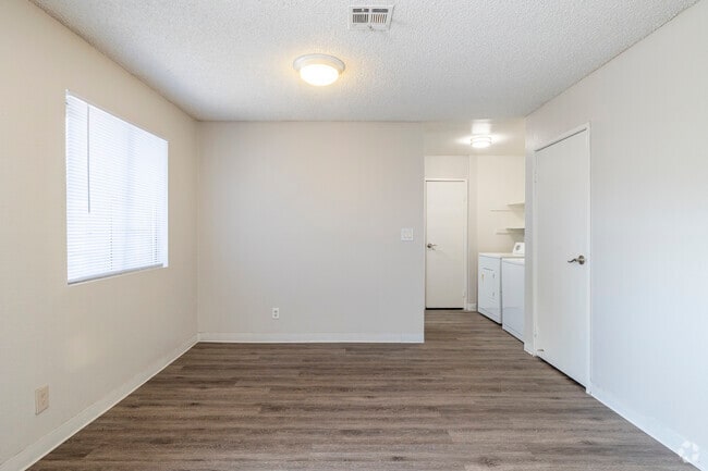 3BR, 2BA - 1,444SF - Dining Room & Laundry