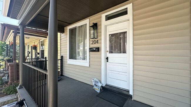 Photo - 204 W Carpenter Ave