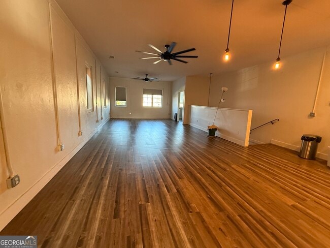 Photo - 95 W Franklin St