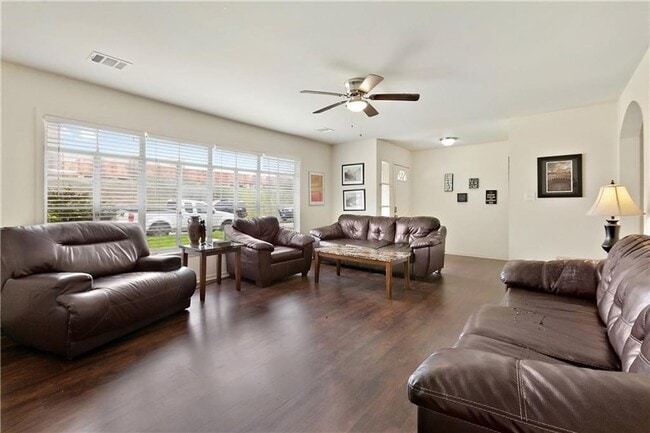 Photo - Duplex 11 Bedrooms 6 Baths Available Augus...