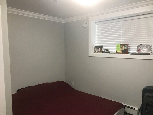 Photo - 12184-12210 210 St