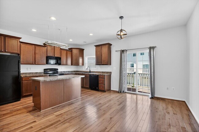 Photo - 2864 Hedgerow Pl