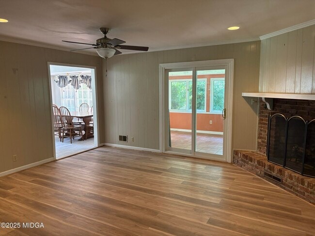 Photo - 1442 Maplewood Dr