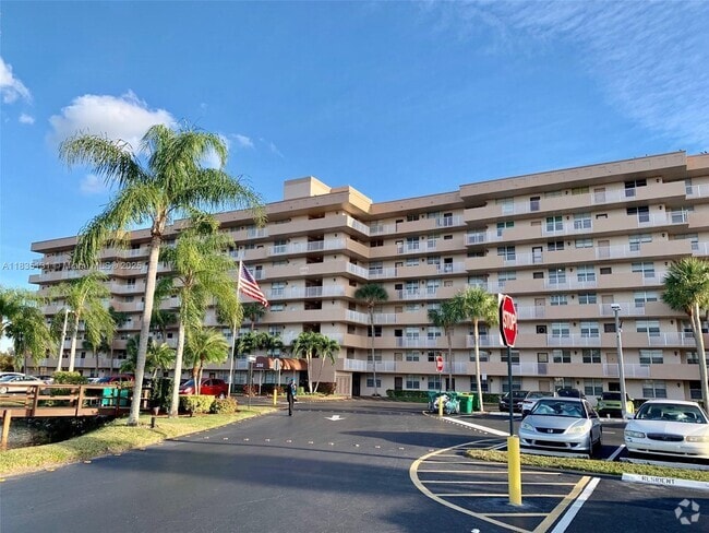 Building Photo - 250 Jacaranda Dr Unit 507 Rental
