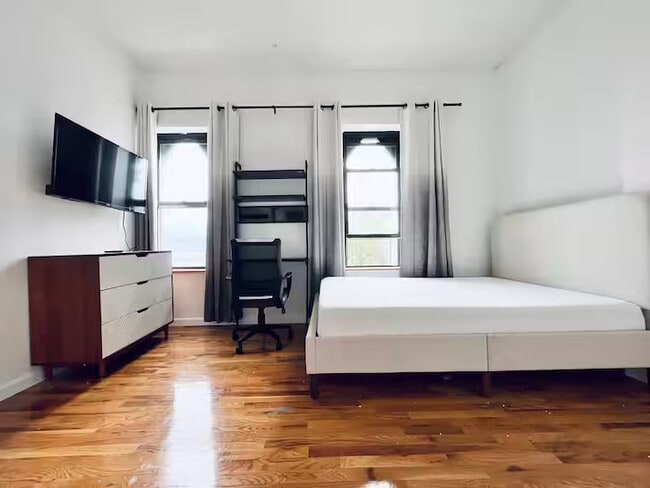 Photo - Furnished room/NOT APARTMENT Unit 4L