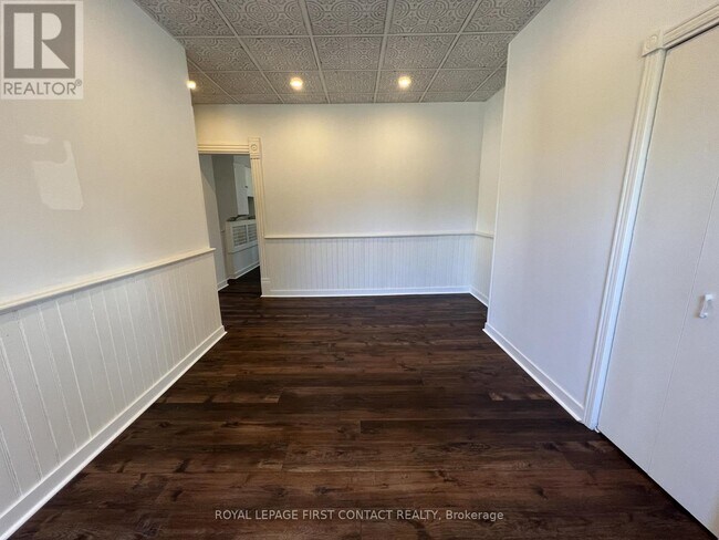 Photo - 228 Bayfield St