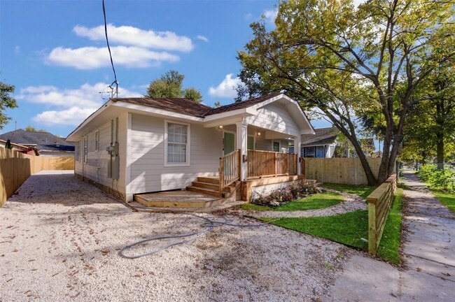Building Photo - 2214 McKee St